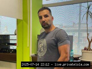 I m a tall guy 6,3 ft , with atletic body 