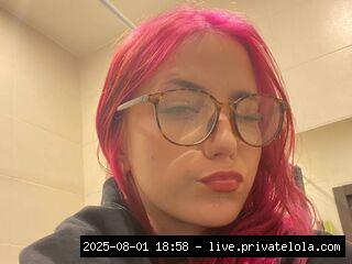 Hi! I'm Kelly, the one with the pink hair and the eternal smile. I bak