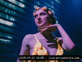 Hi! My name is Sara, I’m 18 years old and I’m from the Czech. I’m som