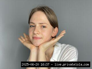 snapshot girl white