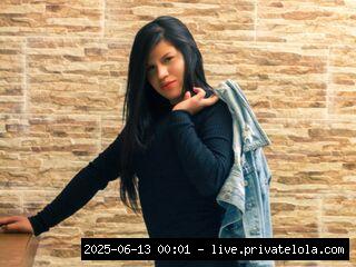snapshot girl latin