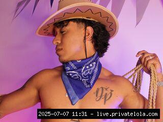 I am Mattew D'luca: intense look, sharp tongue, and a show where art, 