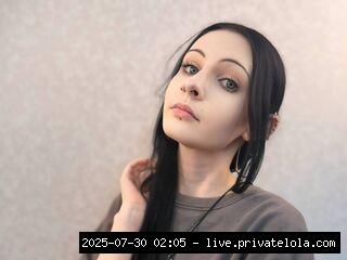 Hello everyone, my name is Blythe, I'm 18 years old) I'm new here