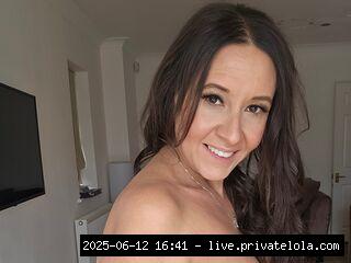 42yr old model from the UK. Sweet and sensual. Loves to travel and meet new