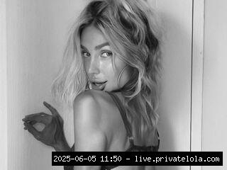 Hello from the Tropics! I'm EvaWade, your slim blonde cam girl, exclus