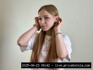 I am a simple girl, I love computer games, anime and having fun.