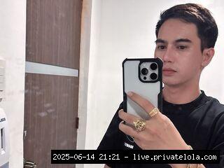 I am Richard, half asian and half american. I am young and wild. Love to pl